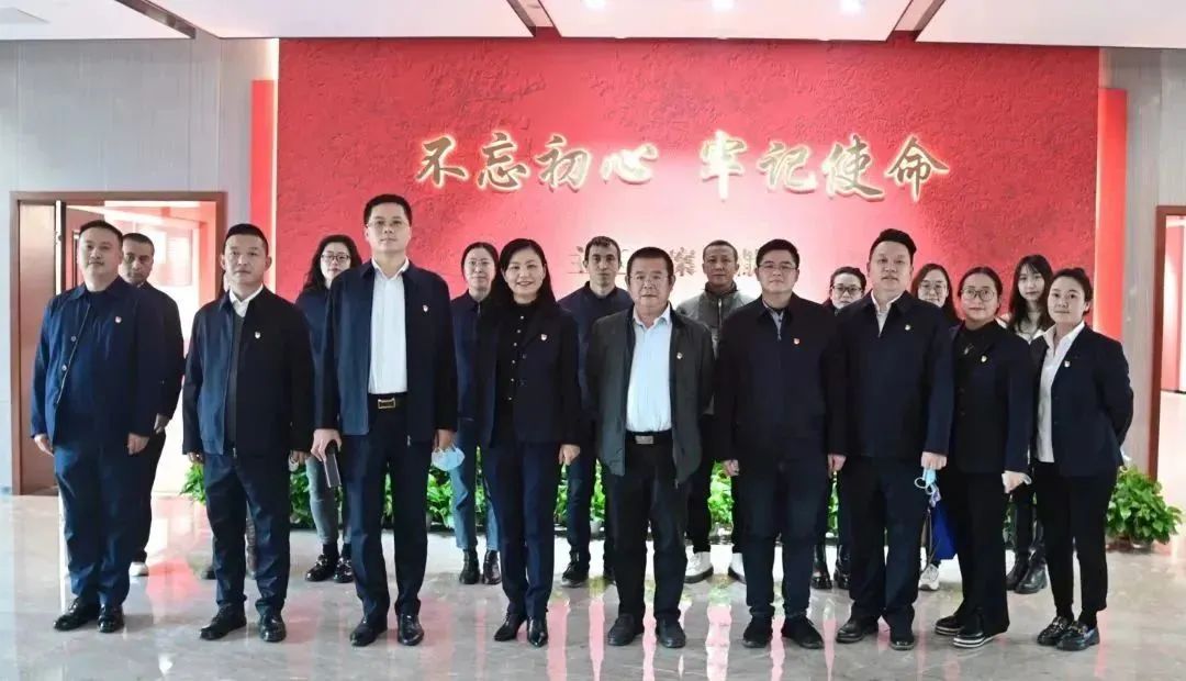 觀(guān)展銘初心，干事有作為——綿陽(yáng)公交集團基層黨組織聯(lián)合開(kāi)展主題黨日活動(dòng)(圖1)